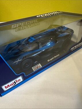 πMaisto Special Edition Blue Bugatti Bolide Toy Car